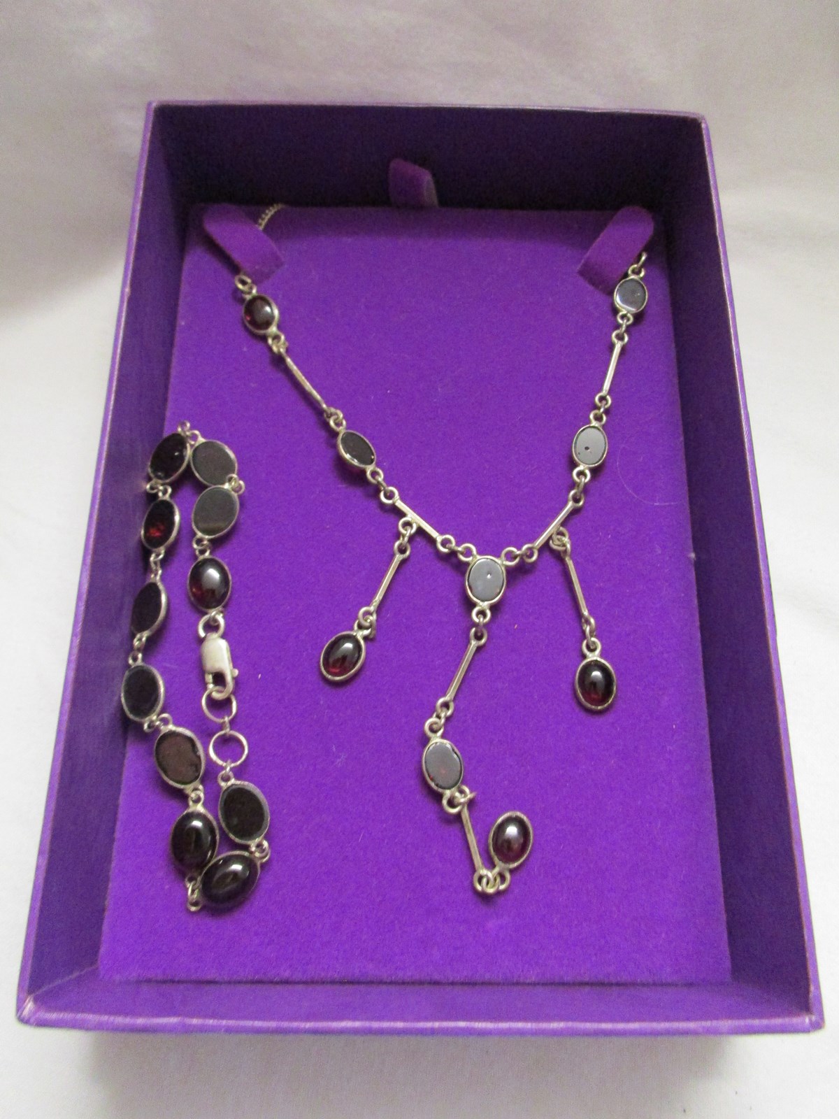 Silver and cabochon garnet set necklace and bracelet