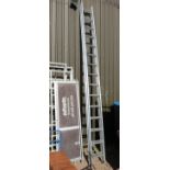 Aluminium extending ladder