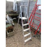 Aluminium step ladder