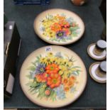 2 floral wall plaques