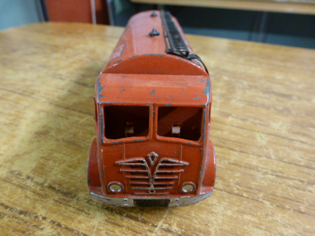A collection of loose Dinky vehicles to include a coals hydra truck, - Image 4 of 6