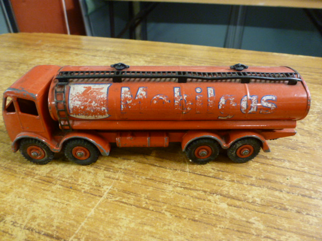 A collection of loose Dinky vehicles to include a coals hydra truck, - Image 3 of 6