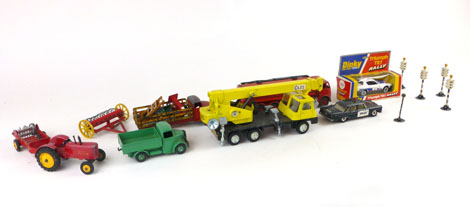 A collection of loose Dinky vehicles to include a coals hydra truck,