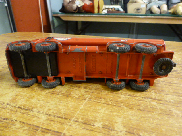 A collection of loose Dinky vehicles to include a coals hydra truck, - Image 5 of 6