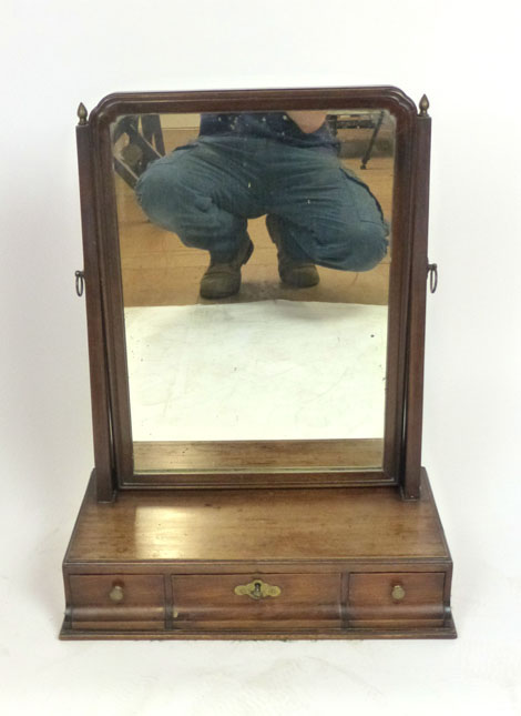 An early Georgian mahogany toilet mirror,