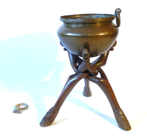 A 19th century Indian brass bowl on a wooden stand, - Image 3 of 3