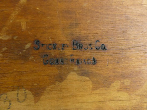 An early 20th century quarter sawn oak kneehole desk by Stickley Brothers Furniture Company of - Image 3 of 3