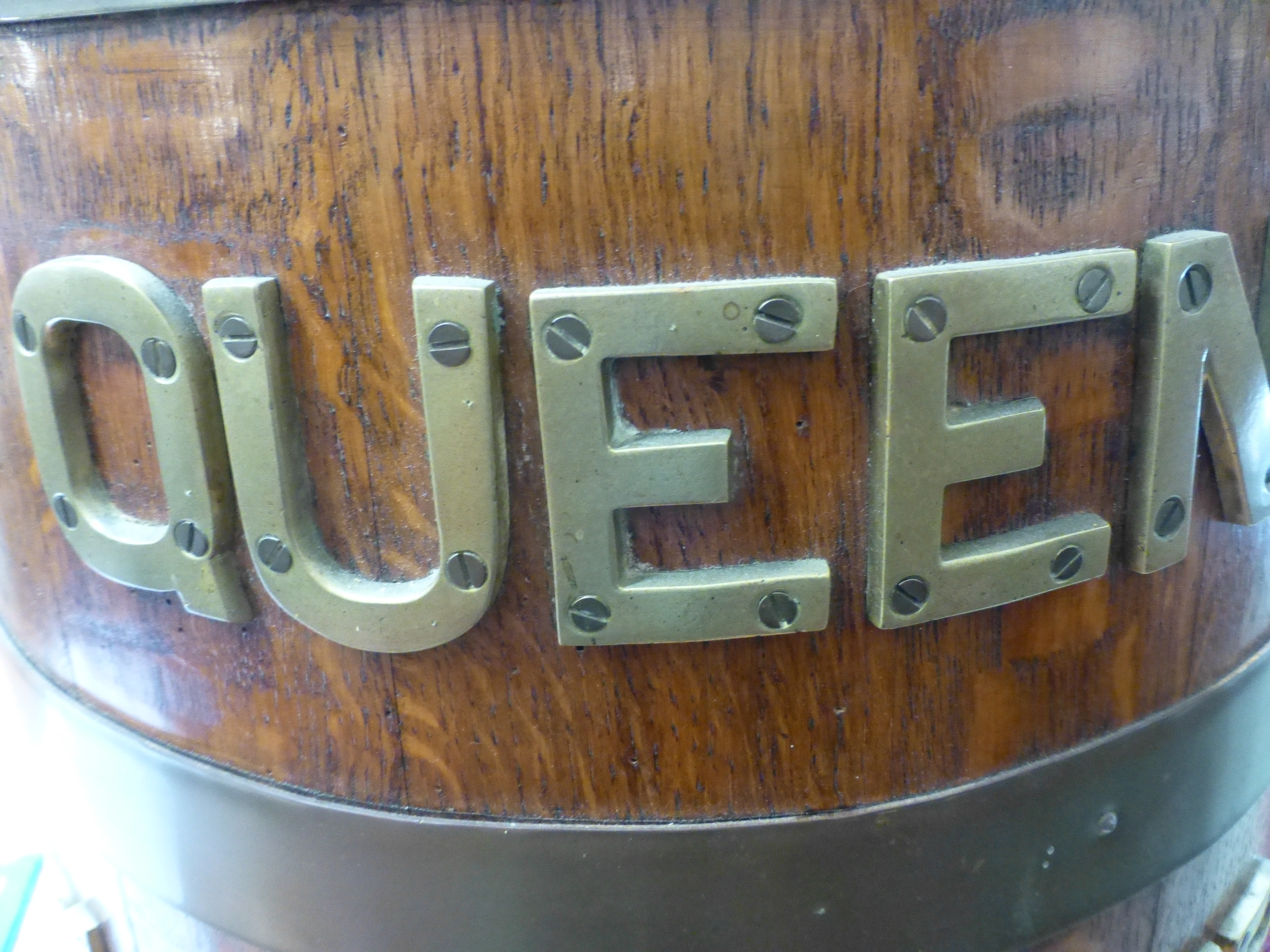 A ship's oak rum barrel of tapering form with applied brass inscription 'The Queen God Bless Her' - Image 8 of 9