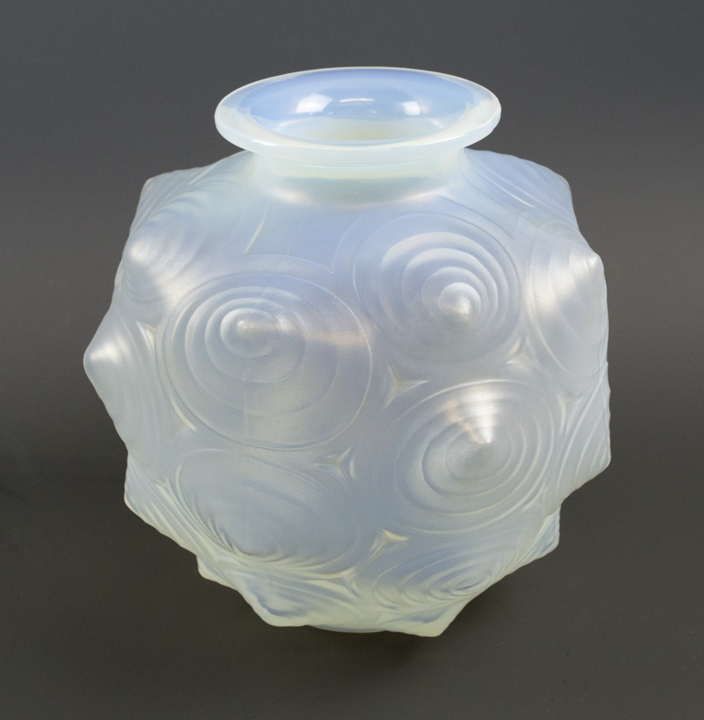 SABINO OPALESCENT GLASS VASE, early 20th century,