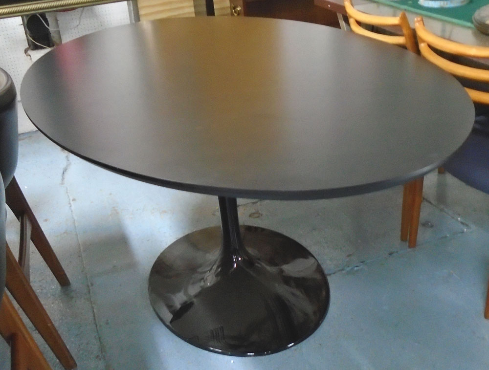 TULIP STYLE DINING CENTRE TABLE, black, oval, in the style of Eero Saarinen, 184cm L x 74cm H.