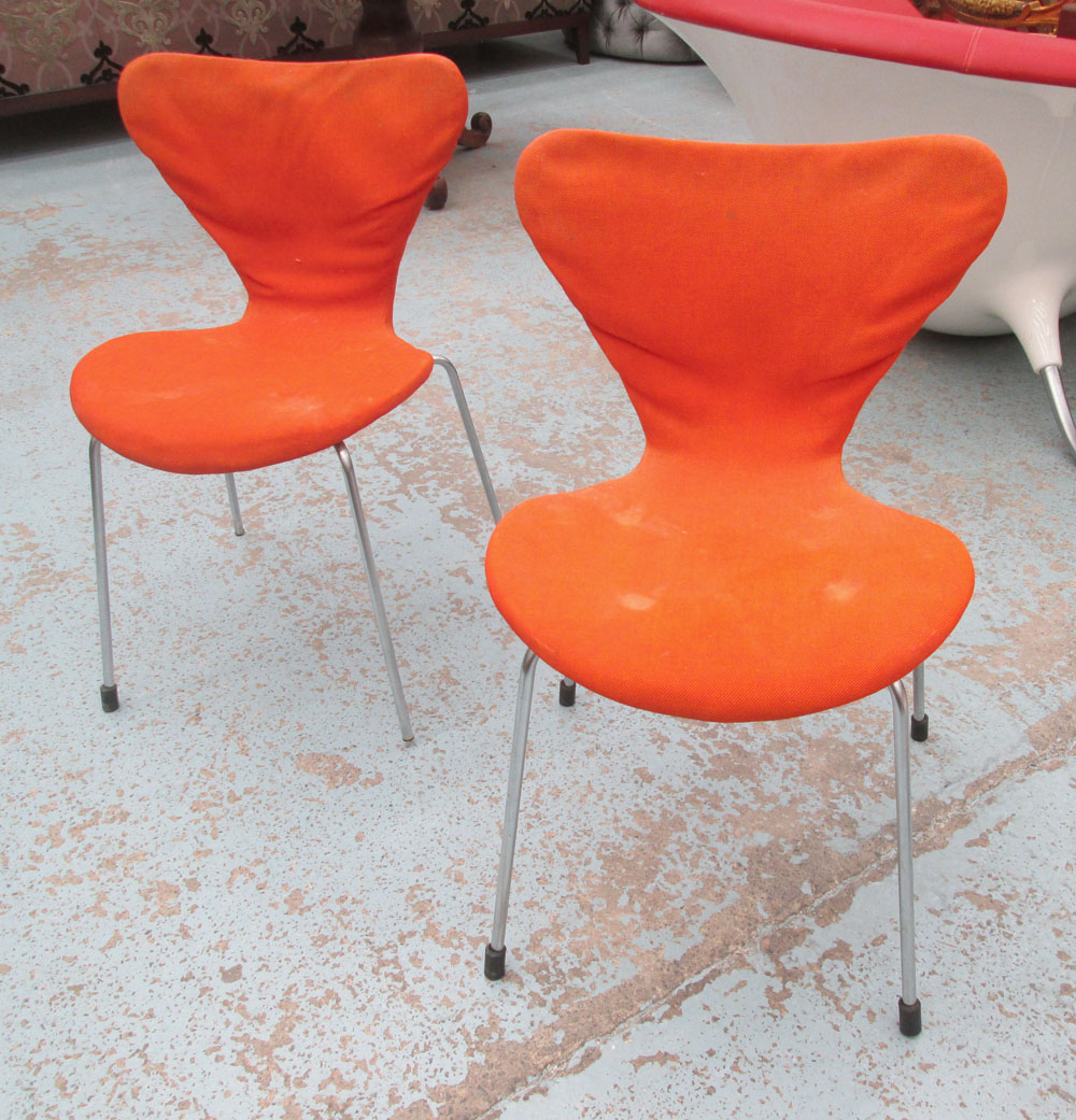 ARNE JACOBSEN DESIGN ANT CHAIRS, eight, with rust coloured upholstery by Fritz Hansen (with faults).