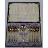 SET OF 12 EPNS TEA SPOONS WITH TONGS & SERVING SPOON & FITTED PRESENTATION CASE