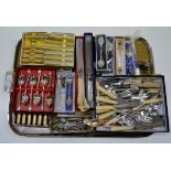 TRAY CONTAINING VARIOUS CUTLERY, SOUVENIR SPOONS, TEA KNIVES, BREAD KNIVES, TEA SPOONS ETC