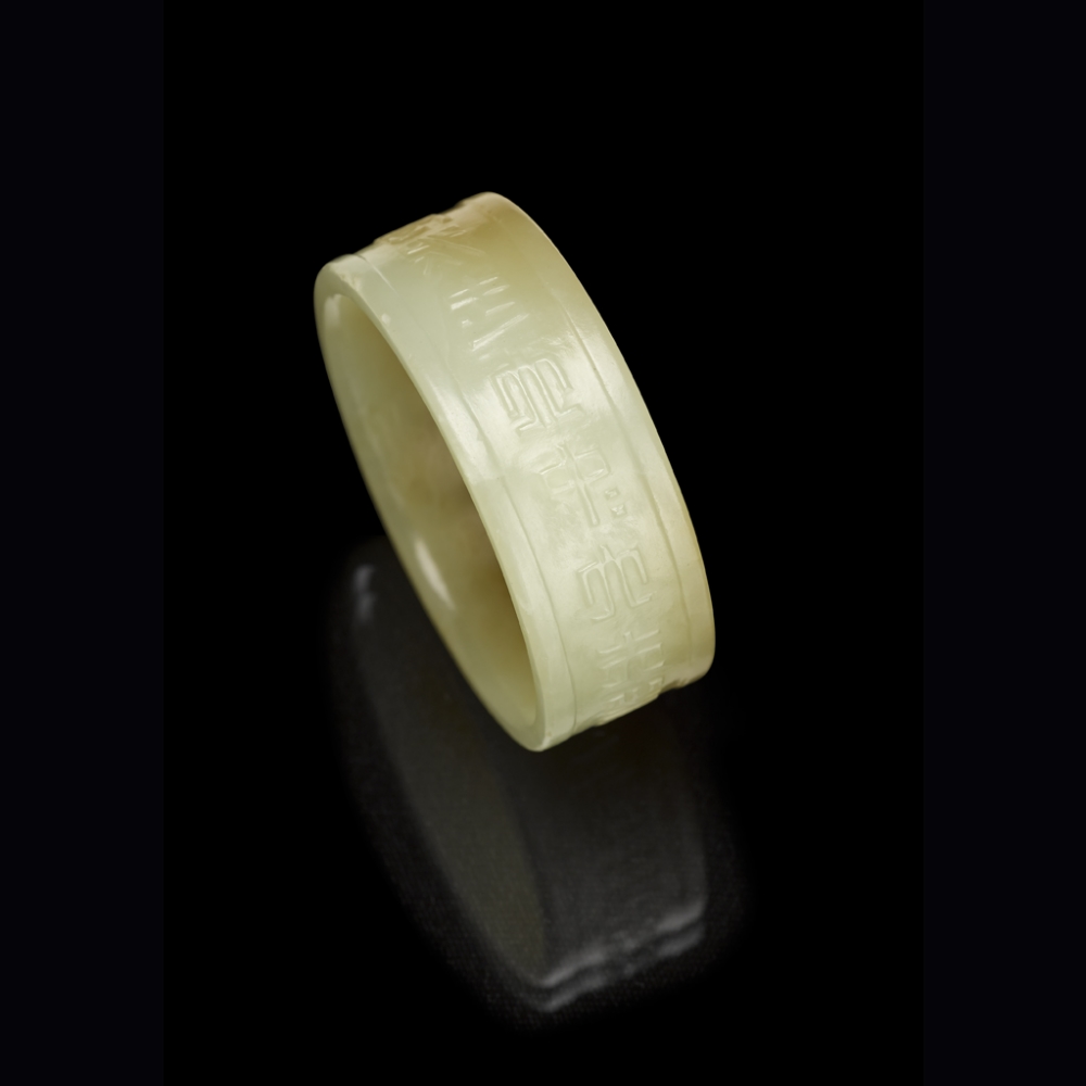 FINE YELLOW JADE BANGLEQING DYNASTY, 17TH CENTURYrendered to show archaic scripts carved in mid