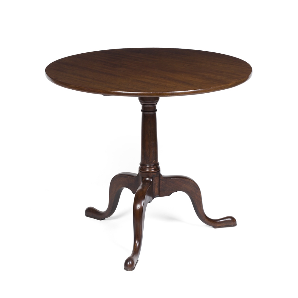 GEORGIAN MAHOGANY TILT TOP TABLE18TH CENTURYthe circular tilt top above a turned tapered column