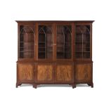 GOOD GEORGE III FIGURED MAHOGANY BREAKFRONT BOOKCASE 18TH CENTURY the dentil moulded breakfront