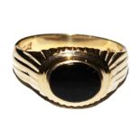 A gents 9 carat gold and black onyx ring