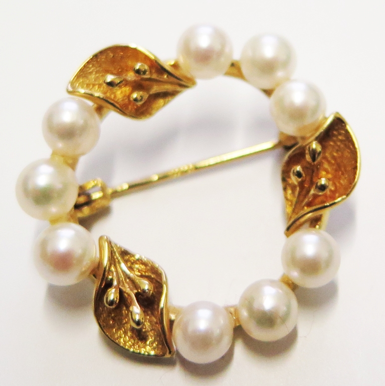 A 9 carat gold and pearl set brooch