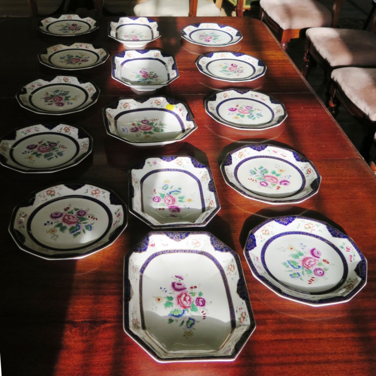 An early 20th Century dessert service by Wedgwood & Co, comprising 10 plates and 5 serving dishe - Image 2 of 2