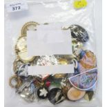 Some thirty-four vintage costume jewellery brooches