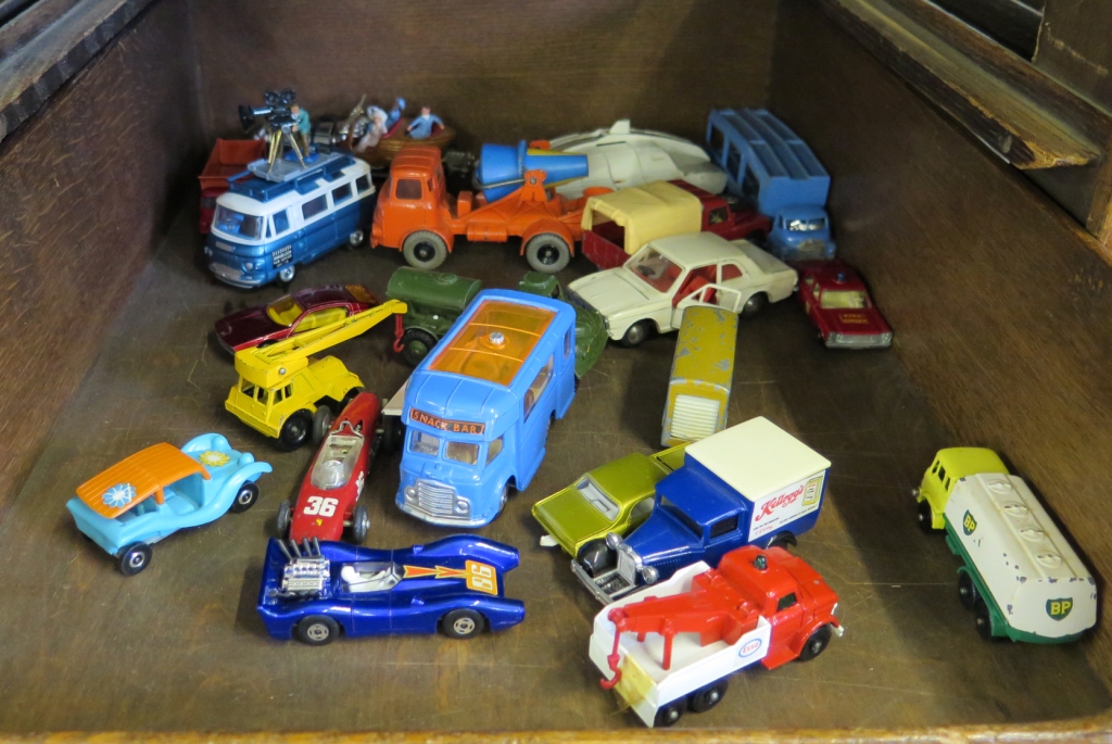 Various loose diecast models