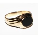 A gents 9 carat gold and black onyx ring