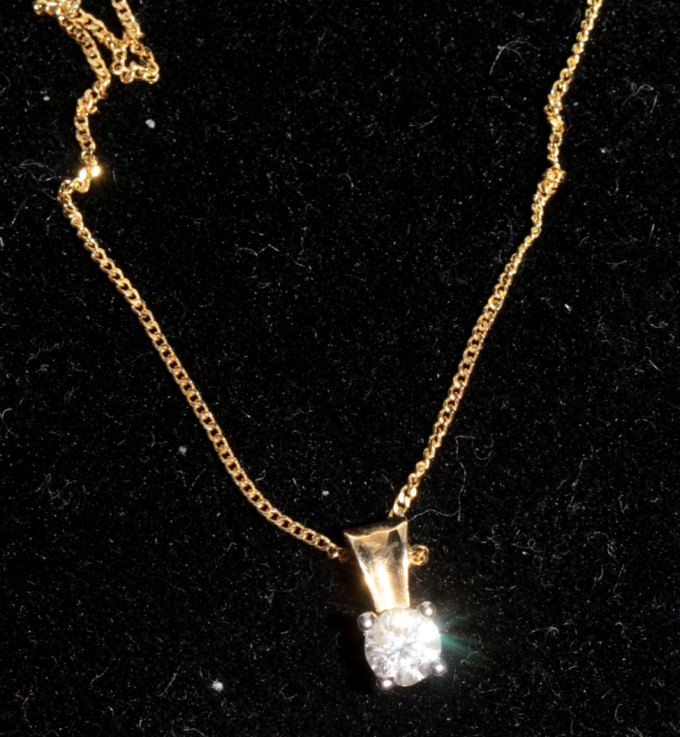A diamond pendant with a gold neckchain