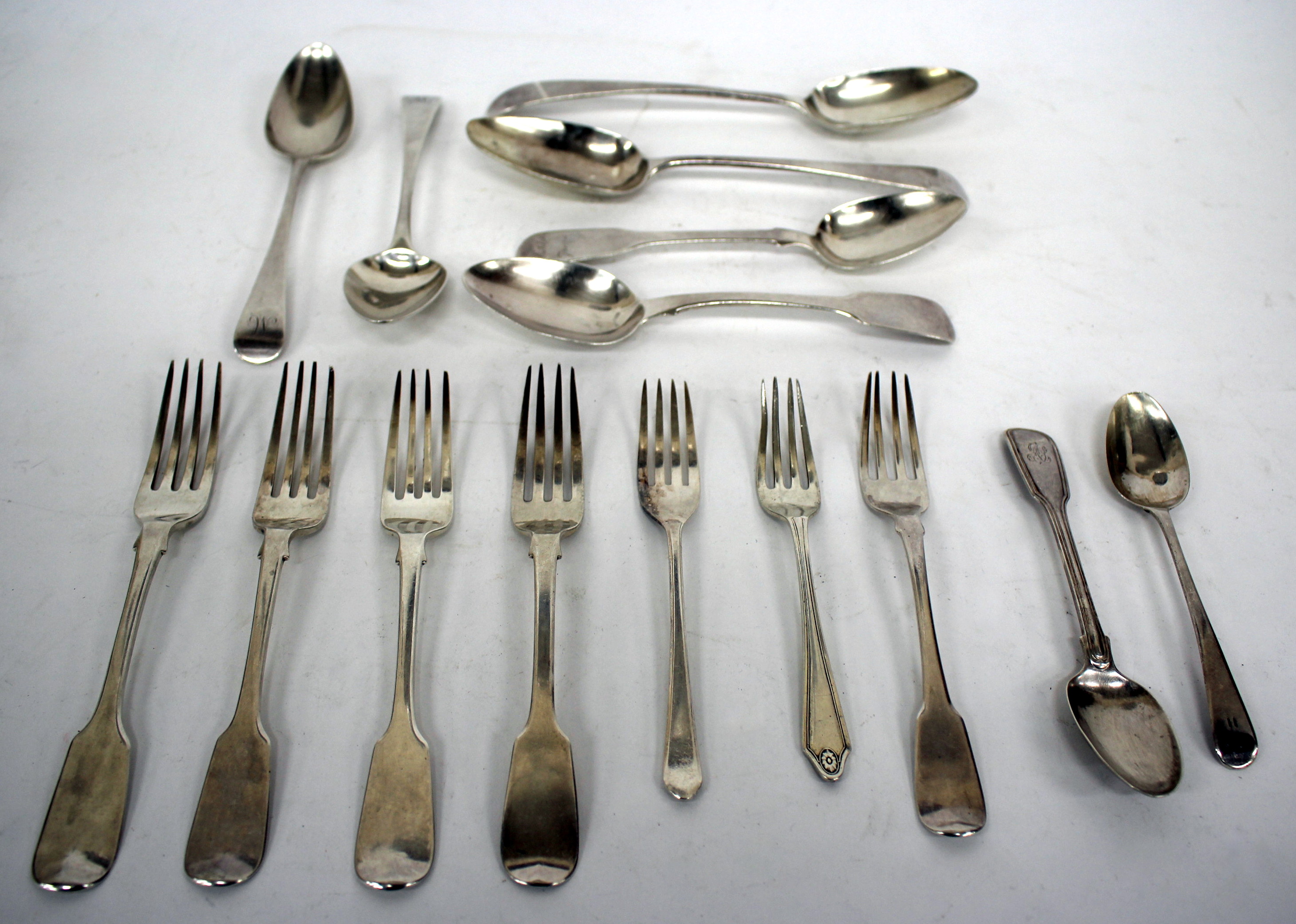 A COLLECTION OF ANTIQUE AND LATER SILVER CUTLERY to include a Georgian silver table spoon with marks