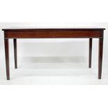 AN EDWARDIAN MAHOGANY RECTANGULAR TOPPED SERVING TABLE standing on square tapering legs, 137.5cm