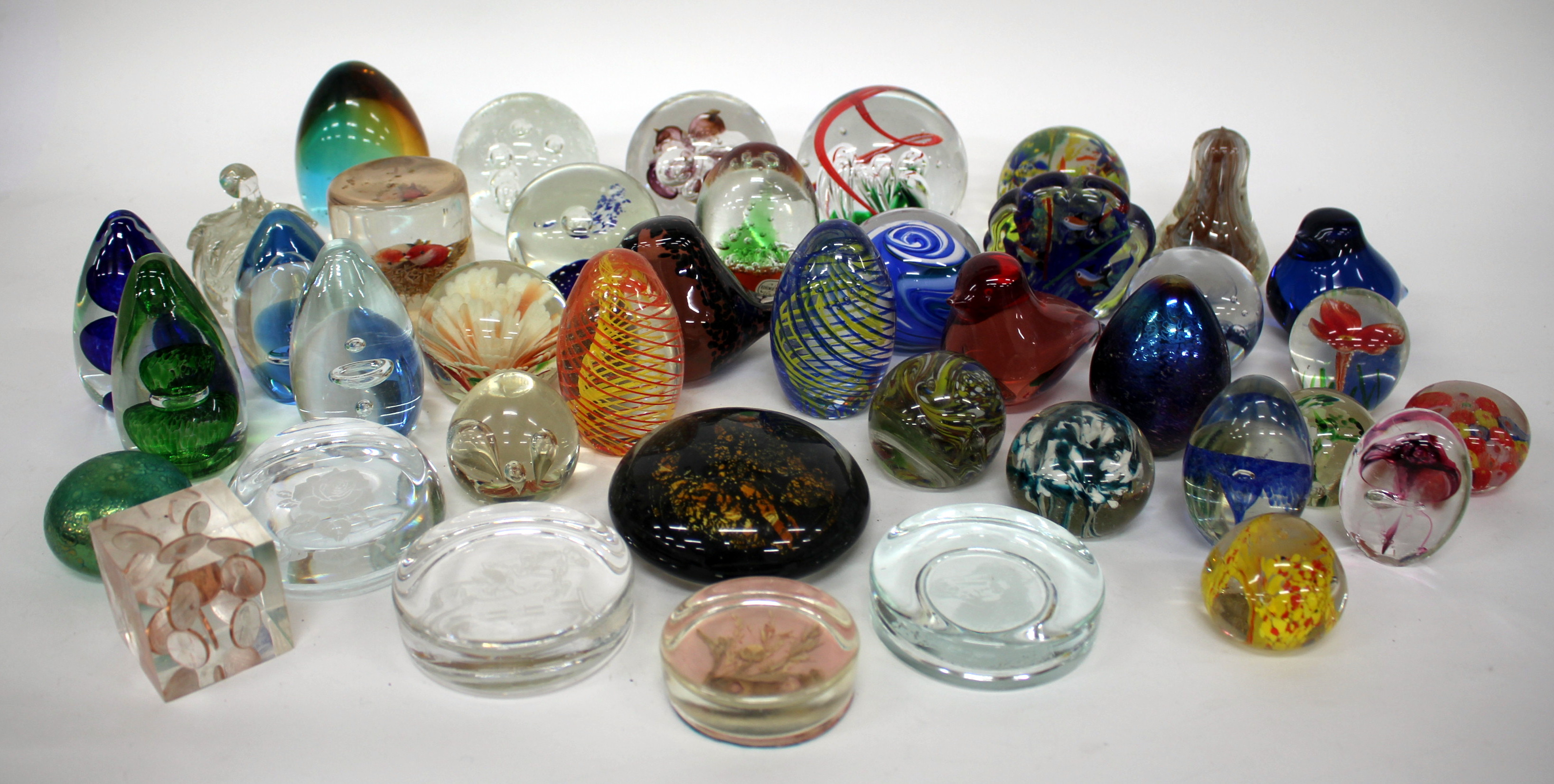 A COLLECTION OF VINTAGE GLASS UNSIGNED PAPERWEIGHTS