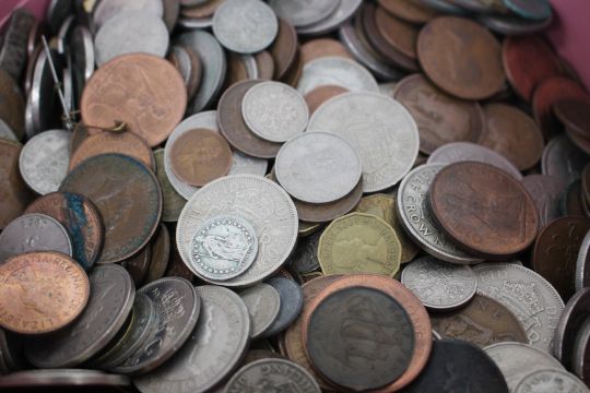 A LARGE COLLECTION OF ANTIQUE AND LATER FOREIGN AND BRITISH COINS to include crowns, three pence - Image 2 of 2