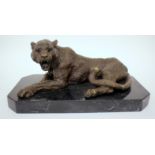 A CONTEMPORARY BRONZE SCULPTURE of a recumbent leopard on a black marble base, overall 36cm wide