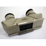 A LEITZ WETZLAR STEREOSCOPIC VIEWER, Stereo-Betrachtungsapparat, 12cm wide in a fitted velvet