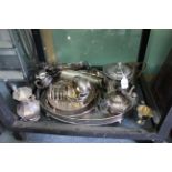 A QUANTITY OF SILVER PLATED ITEMS to include an Elkington & Co biscuit barrel with reeded top and