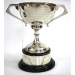 AN EARLY 20TH CENTURY SILVER TWIN HANDLED TROPHY CUP of campana form with marks for London 1911,