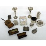 A SMALL GROUP OF MISCELLANEOUS ITEMS to include a mother of pearl and white metal set calling card