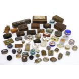 A LARGE SELECTION OF 19TH AND 20TH CENTURY SNUFF BOXES, pill boxes, silver plated sovereign cases