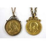 A VICTORIAN GOLD SOVEREIGN dated 1899 in a removable gold mount and with a chain together with a