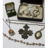 A SELECTION OF JEWELLERY AND COSTUME JEWELLERY including necklaces and pendants, flat curb link