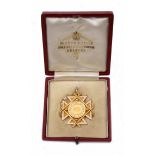 A 15CT GOLD GOLFING UNION OF IRELAND 1905 MEDAL 3.5cm wide, in a fitted case