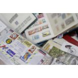 A SMALL SELECTION OF GB AND WORLD POSTAGE STAMPS including various albums