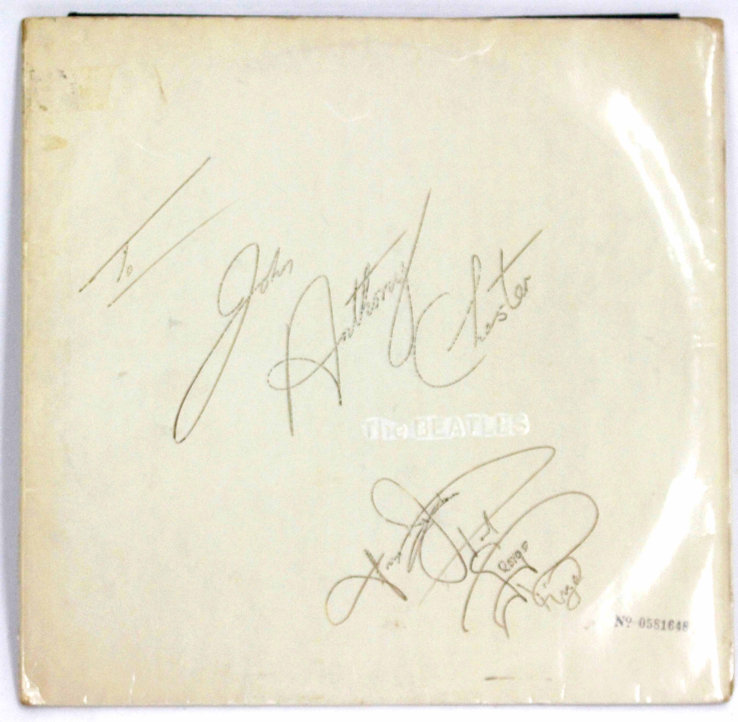 BEATLES WHITE ALBUM numbered 0581648 inscribed to John Anthony Chester and signed by The Beatles - Bild 2 aus 3