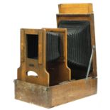 A LARGE LATE 19TH/EARLY 20TH CENTURY WESTMINSTER PHOTOGRAPHY EXCHANGE ENLARGER having an oak frame