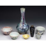 A COLLECTION OF SEVEN PIECES OF ORIENTAL CERAMICS TO INCLUDE a polychrome glazed bottle vase, 28cm