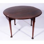 A GEORGE III MAHOGANY OVAL DROP LEAF SUPPER TABLE on tapering legs and pad feet, 103cm wide