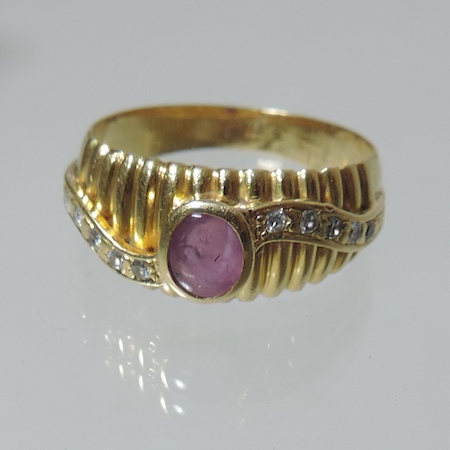 An 18 carat gold pink sapphire and diamond ring,