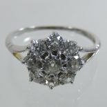 An 18 carat gold and diamond daisy set ring,
