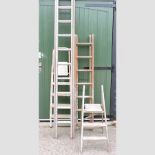 An aluminium and wooden extending ladder, 303cm,