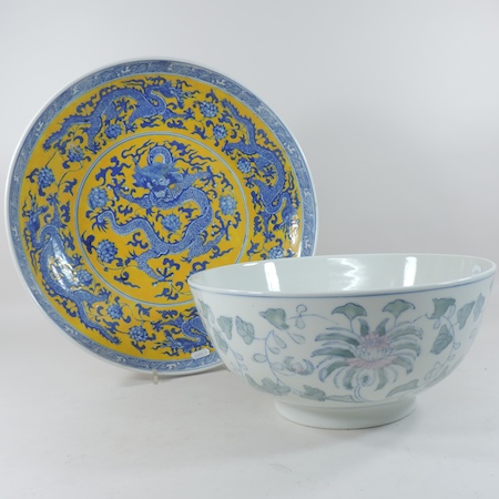 A Chinese pottery charger, 41cm diameter,