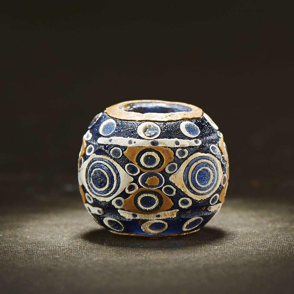 A CHINESE 'CONCENTRIC-CIRCLE' CIRCULAR MOSAIC GLASS BEAD